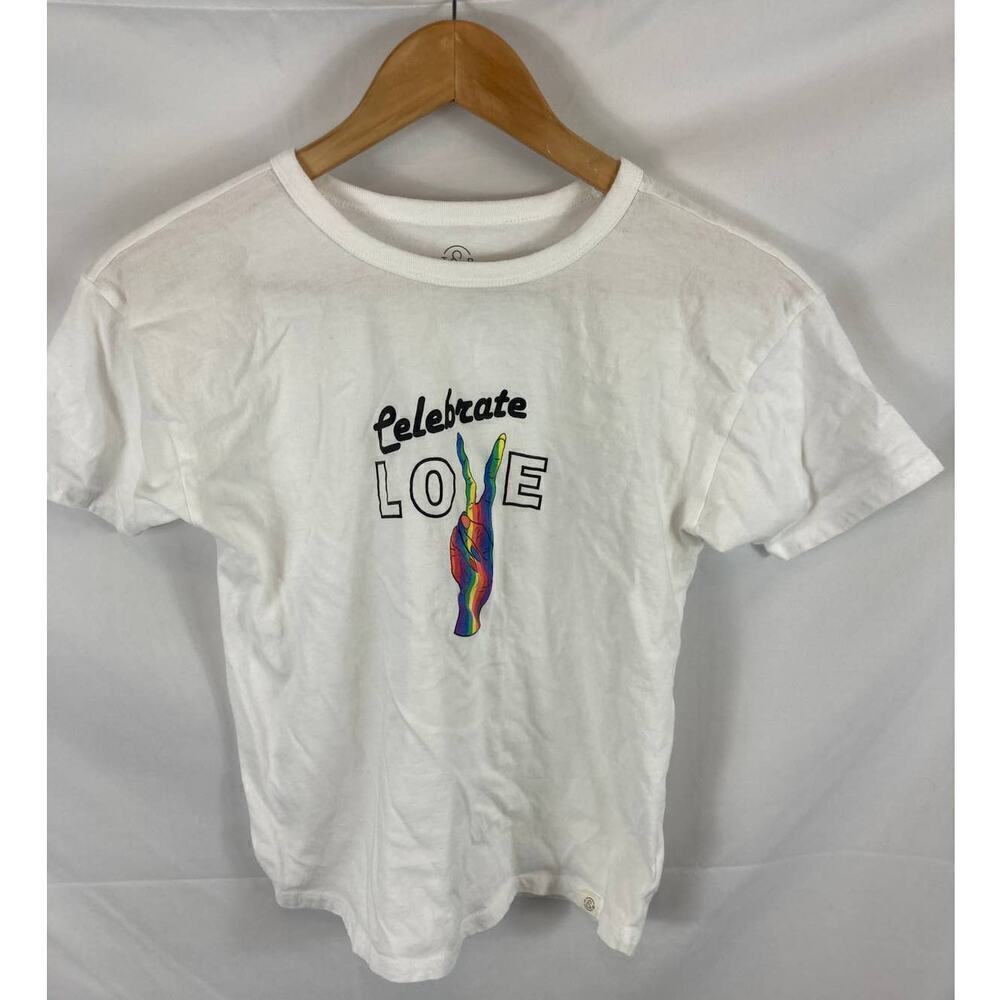 Treasure & Bond Kids Celebrate Love Graphic Tshirt size Medium 8/10